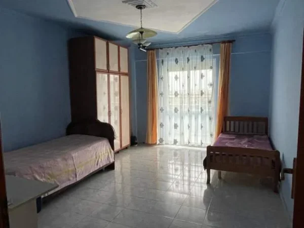 Tirane, ofert apartament 2+1 120 m² 500 Euro (Laprake)