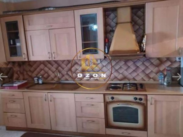 Tirane, jepet me qera apartament 2+1 Kati 7, 120 m² 650 Euro (Laprak)