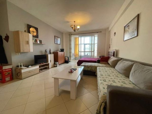 Tirane, jepet me qera apartament Kati 7, 58 m² 300 Euro (Astir)
