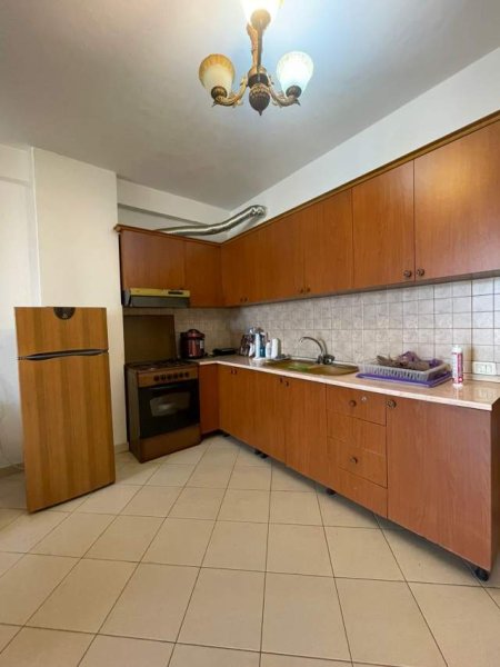 Tirane, jepet me qera apartament Kati 7, 58 m² 300 Euro (Astir)