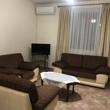 Tirane, jepet me qera Vile 2 Katshe 140 m² 500 Euro (Rruga e Zallit)