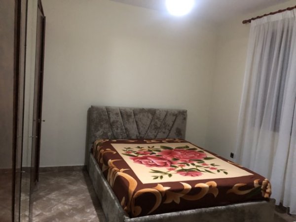 Tirane, jepet me qera Vile 2 Katshe 140 m² 500 Euro (Rruga e Zallit)