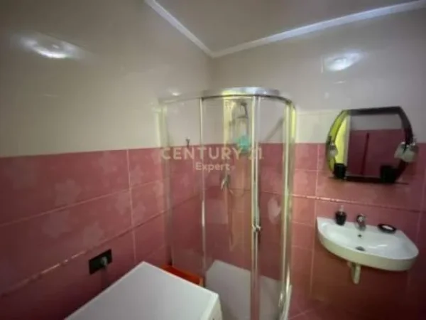 Tirane, jepet me qera apartament 3+1+BLK Kati 3, 110 m² 800 Euro (Kompleksi Delijorgji)