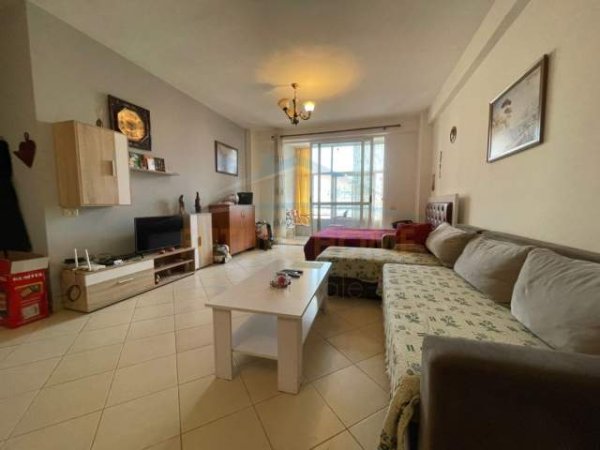 Tirane, jap me qera apartament 1+1 Kati 7, 58 m² 300 Euro (Unaza e Re)