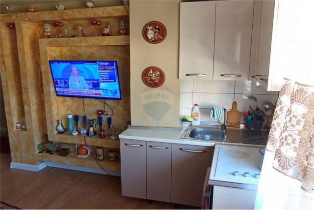Tirane, jepet me qera apartament 1+1 Kati 3, 50 m² 350 Euro (Brryli)