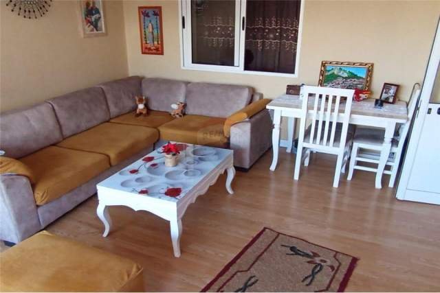 Tirane, jepet me qera apartament 1+1 Kati 3, 50 m² 350 Euro (Brryli)