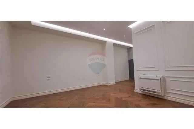 Tirane, jepet me qera zyre Kati 6, 213 m² 2400 Euro (Perlat Rexhepi)