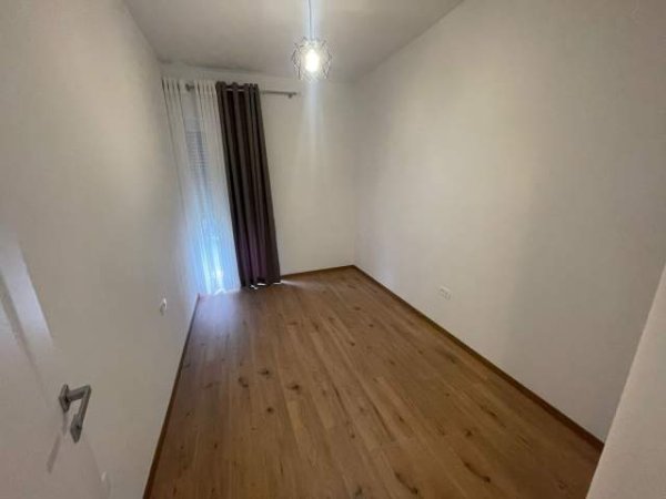 Tirane, jap me qera apartament Kati 1, 135 m² 1.100 Euro (Liqeni i Thatë)