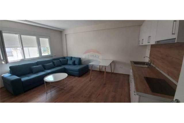 Tirane, jepet me qera apartament 1+1 Kati 5, 75 m² 600 Euro (Bllok)