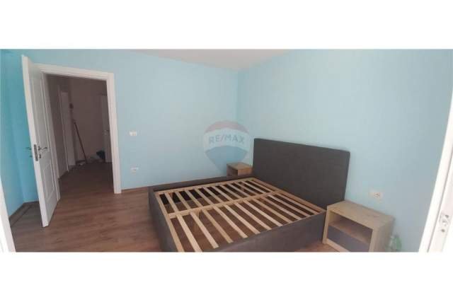 Tirane, jepet me qera apartament 1+1 Kati 5, 75 m² 600 Euro (Bllok)