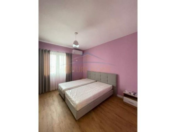 Tirane, jepet me qera apartament 2+1 Kati 2, 850 Euro (Kopshti Botanik)
