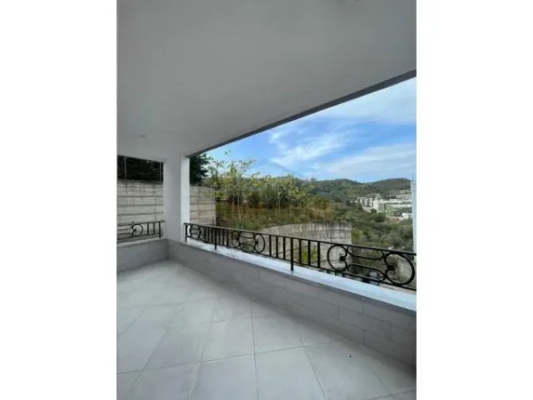 Tirane, jepet me qera apartament 2+1+BLK Kati 2, 135 m² 850 Euro (Kopshti Botanik)