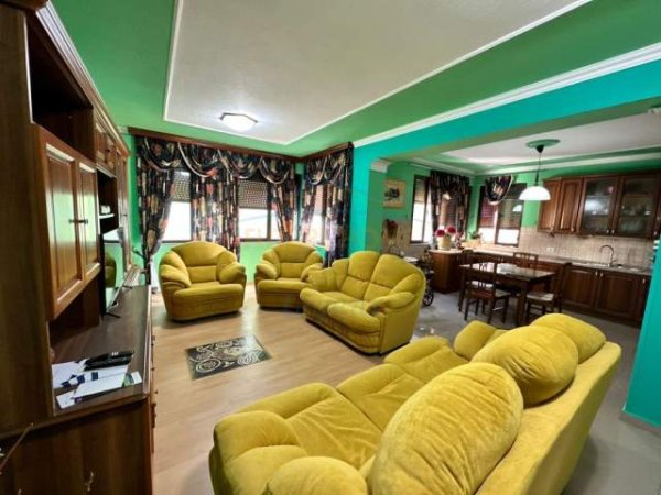 Tirane, jepet me qera apartament 2+1+BLK Kati 4, 117 m² 1.000 Euro (BLLOKU)