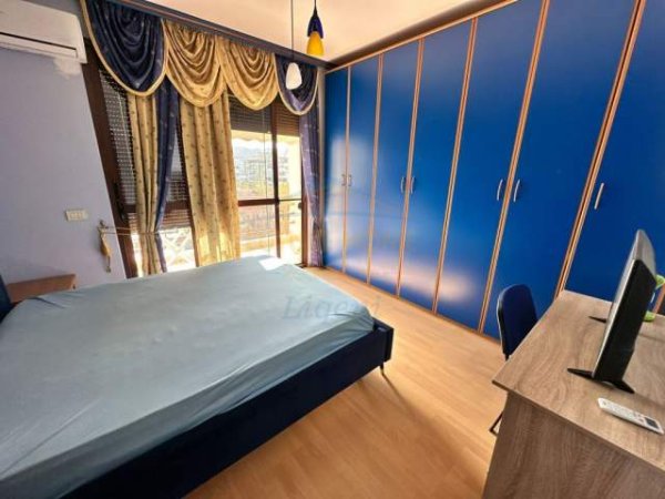 Tirane, jepet me qera apartament 2+1+BLK Kati 4, 117 m² 1.000 Euro (BLLOKU)
