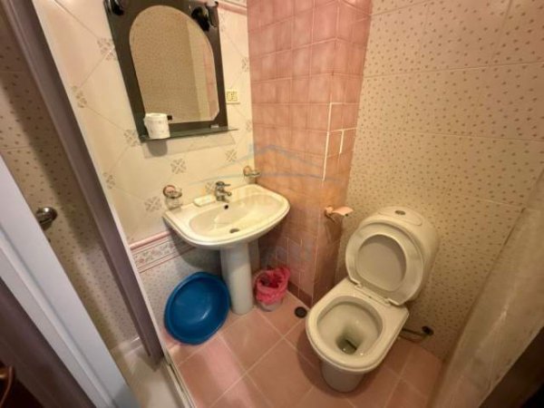 Tirane, jepet me qera apartament 2+1+BLK Kati 4, 117 m² 1.000 Euro (BLLOKU)