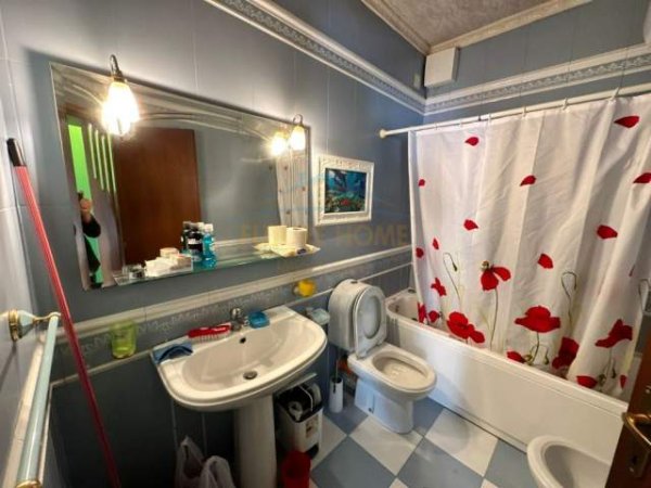 Tirane, jepet me qera apartament 2+1+BLK Kati 4, 117 m² 1.000 Euro (BLLOKU)