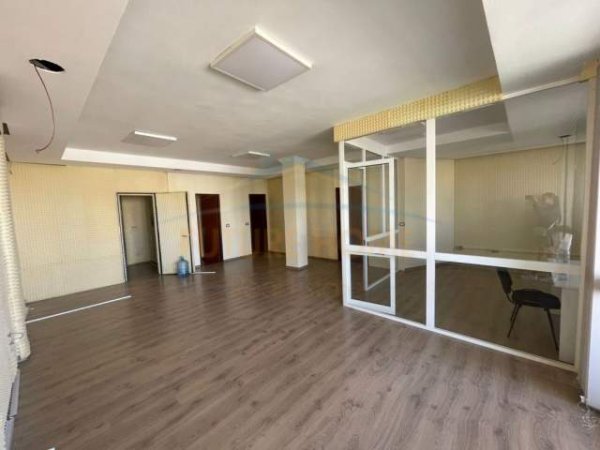 Tirane, jepet me qera zyre Kati 0, 110 m² 1.250 Euro (BLLOKU)