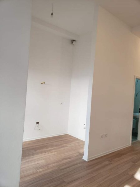 Tirane, jepet me qera garsonier 1+1 Kati 1, 43 m² 300 Euro (Rruga Artan Lenja)
