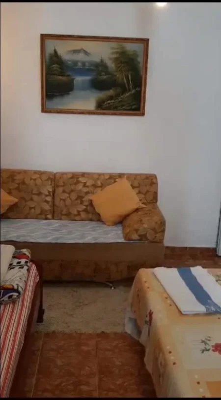 Tirane, apartament 1+1 Kati 1, 47 m² 35.000 Leke (Spitali Nene Tereza)