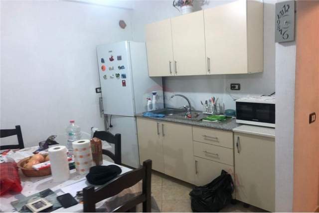 Tirane, shitet apartament 1+1 Kati 4, 77 m² 73.000 Euro (Pallatet Cabej)