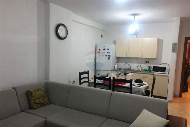 Tirane, shitet apartament 1+1 Kati 4, 77 m² 73.000 Euro (Pallatet Cabej)