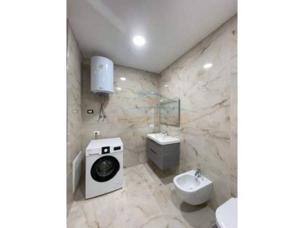 Tirane, ofert apartament 2+1 Kati 2, 135 m² 850 Euro (Kopshtit Botanik, pranë Xhamisë)