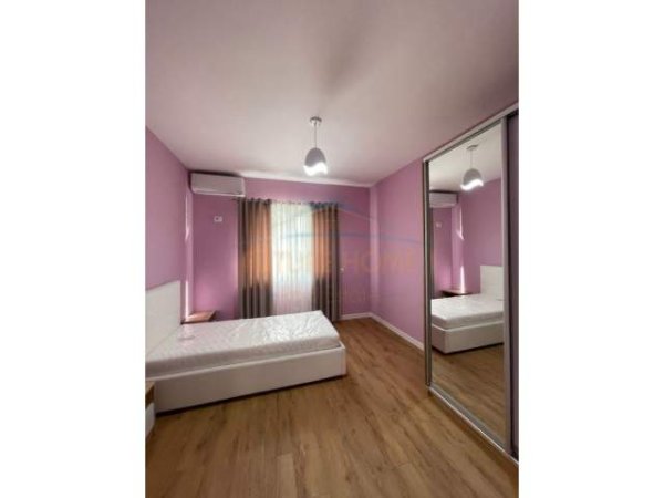 Tirane, ofert apartament 2+1 Kati 2, 135 m² 850 Euro (Kopshtit Botanik, pranë Xhamisë)