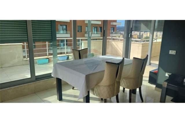 Tirane, jepet me qera apartament 2+1 Kati 8, 90 m² 550 Euro (Zogu i Zi)