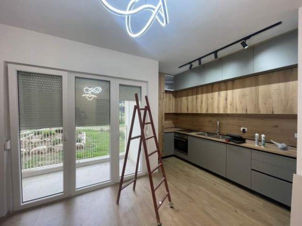 Tirane, jepet me qera apartament 1+1+BLK Kati 1, 70 m² 700 Euro (Liqeni i thate)