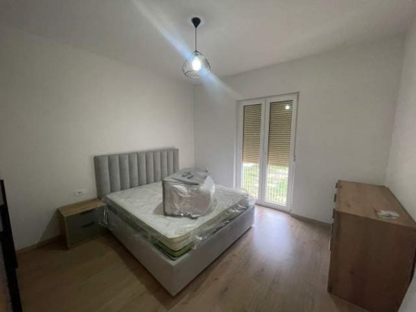 Tirane, jepet me qera apartament 1+1+BLK Kati 1, 70 m² 700 Euro (Liqeni i thate)