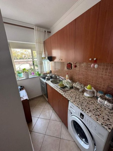 Tirane, shitet apartament 1+1 Kati 2, 40 m² 70.000 Euro (prane Pasticeri Tito)