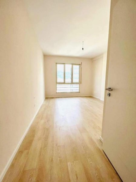 Tirane, ofert apartament 107 m²  (Rruga Karl Gega,Stacioni Trenit)