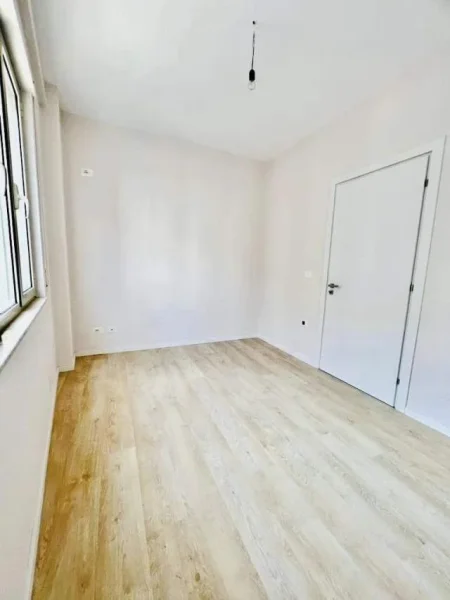 Tirane, ofert apartament 107 m²  (Rruga Karl Gega,Stacioni Trenit)