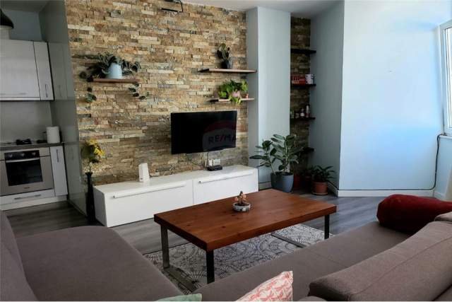 Tirane, jepet me qera apartament 1+1+BLK Kati 2, 70 m² 450 Euro (Kristal Center)