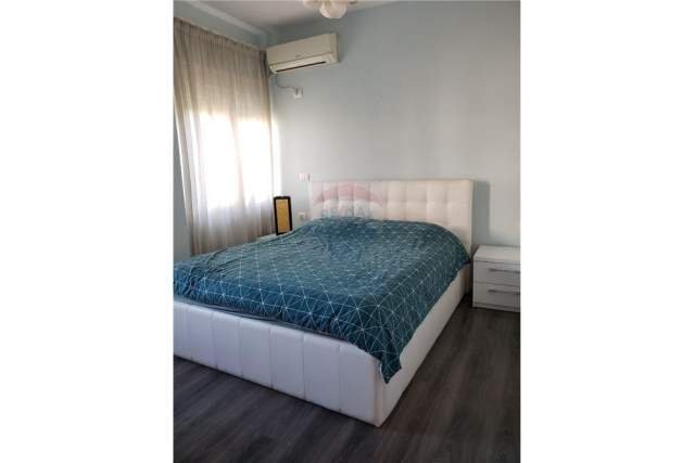 Tirane, jepet me qera apartament 1+1+BLK Kati 2, 70 m² 450 Euro (Kristal Center)