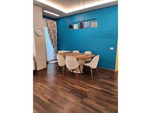 Tirane, jap me qera apartament Kati 10, 120 m² 1.300 Euro
