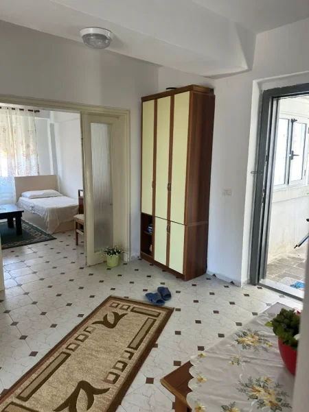 Durres, jepet me qera apartament 2+1+Ballkon Kati 6, 100 m² 280 € (Përballë Gropës Arkeologjike)