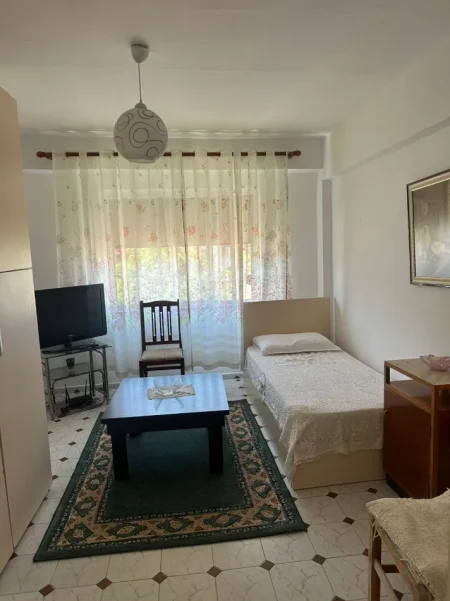 Durres, jepet me qera apartament 2+1+Ballkon Kati 6, 100 m² 280 € (Përballë Gropës Arkeologjike)