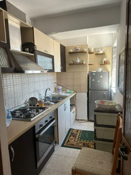 Durres, jepet me qera apartament 2+1+Ballkon Kati 6, 100 m² 280 € (Përballë Gropës Arkeologjike)