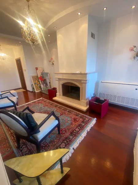 Tirane, jepet me qera ambjent biznesi Kati 10, 370 m² 5.000 € (ish blloku)
