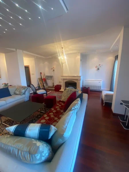 Tirane, jepet me qera apartament 4+1+Aneks+Ballkon Kati 10, 370 m² 5.000 € (ish blloku)