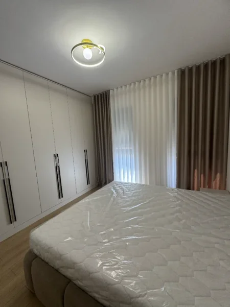 Tirane, jepet me qera apartament 1+1+Ballkon Kati 4, 68 m² 600 € (Rruga Jordan Misja)