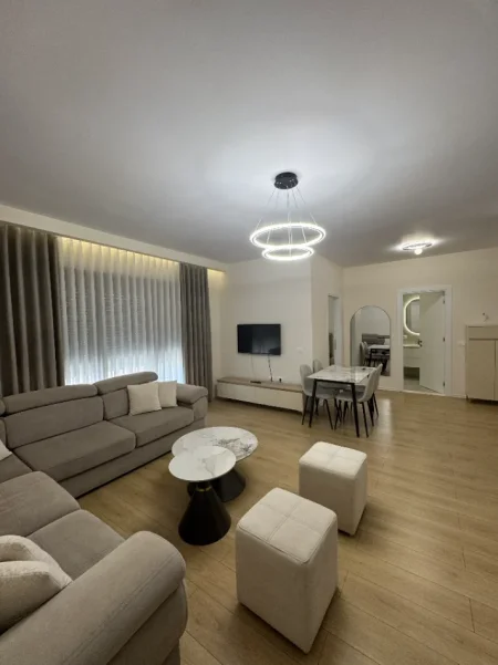 Tirane, jepet me qera apartament 1+1+Ballkon Kati 4, 68 m² 600 € (Rruga Jordan Misja)