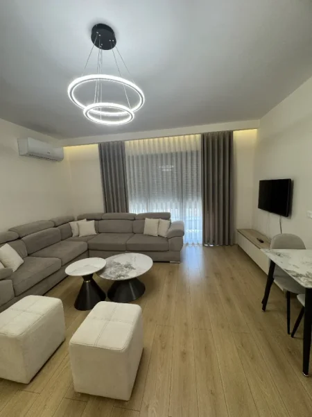 Tirane, jepet me qera apartament 1+1+Ballkon Kati 4, 68 m² 600 € (Rruga Jordan Misja)