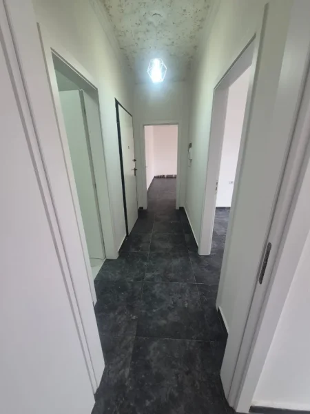 Tirane, jepet me qera ambjent biznesi Kati 5, 120 m² 900 € (Zogu i Zi)