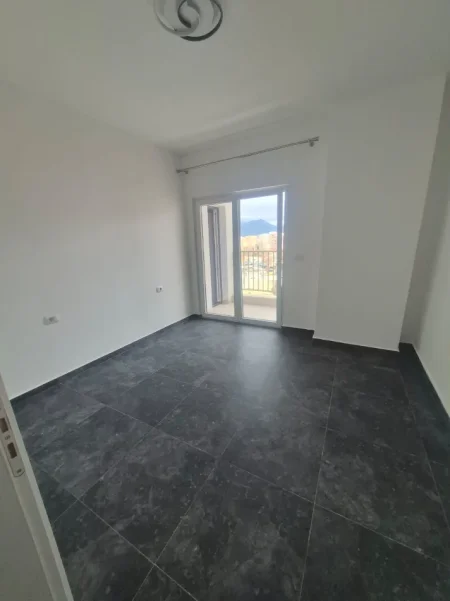 Tirane, jepet me qera ambjent biznesi Kati 5, 120 m² 900 € (Zogu i Zi)