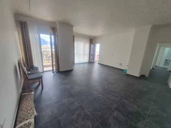 Tirane, jepet me qera ambjent biznesi Kati 5, 120 m² 900 € (Zogu i Zi)
