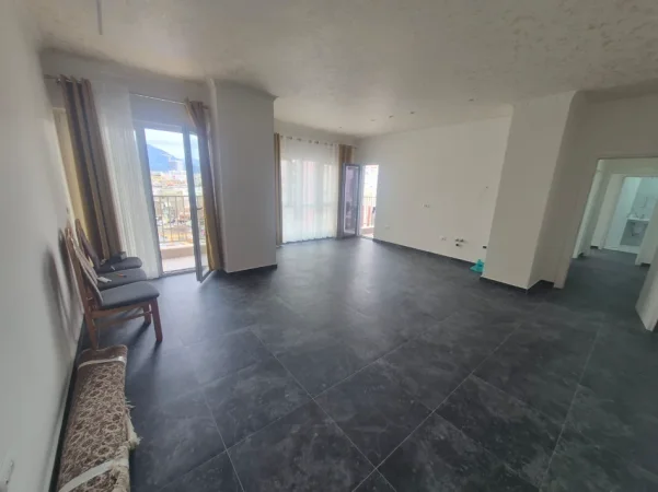 Tirane, jepet me qera ambjent biznesi Kati 5, 120 m² 900 € (Zogu i Zi)