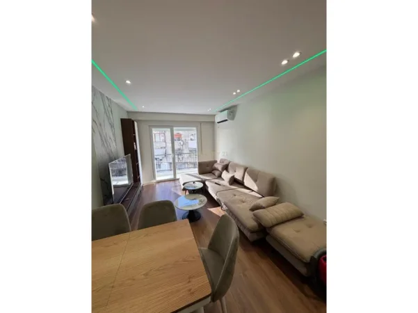 Tirane, jepet me qera apartament 1+1 Kati 2, 75 m² 650 € 