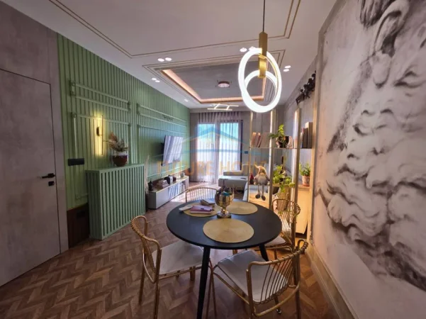 Tirane, jepet me qera apartament 1+1+Ballkon Kati 21, 62 m² 1.100 € (KOMPLEKSI GARDEN BUILDING)